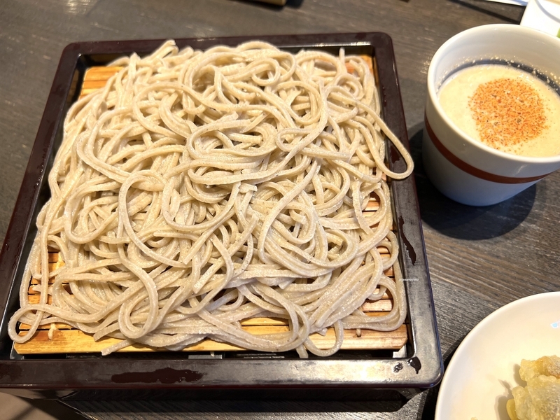 美味なそばと前菜、ゆったり空間。ワンランク上のそば店「KAWAKAMI-AN