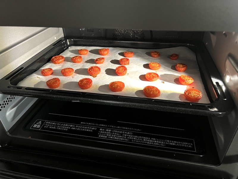 自家製ドライトマトを作る工程の様子