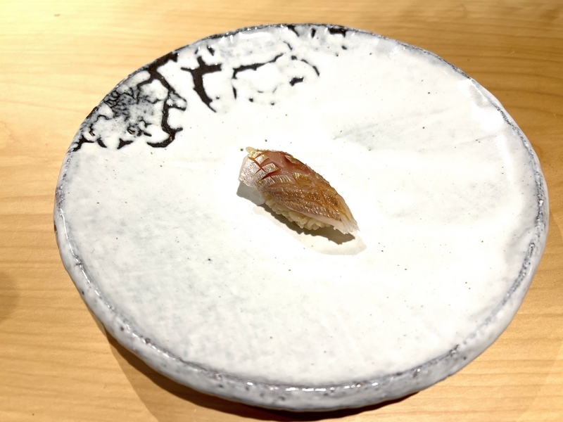 かすご（タイの稚魚）の握り