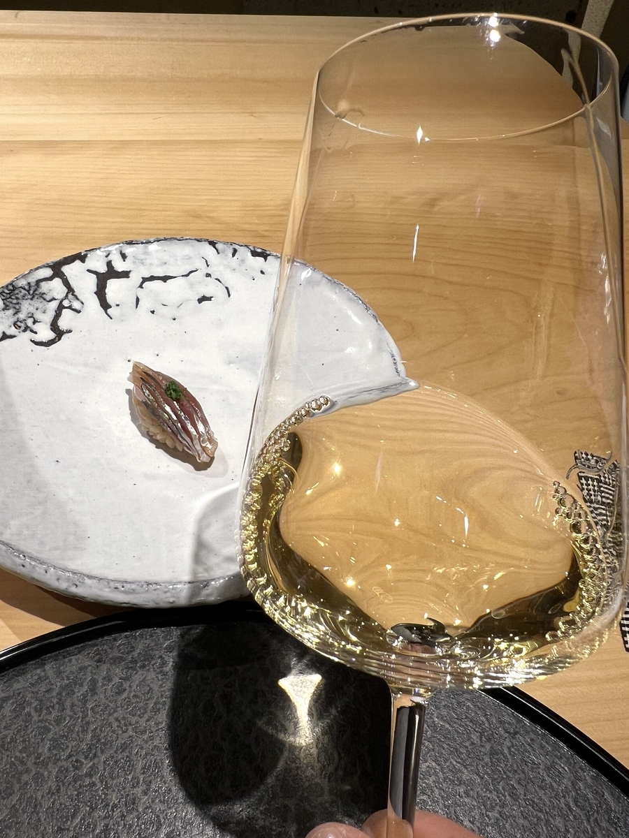 アジの握りに合わせた白ワイン