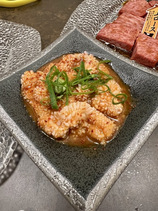 焼肉屋の肉の写真