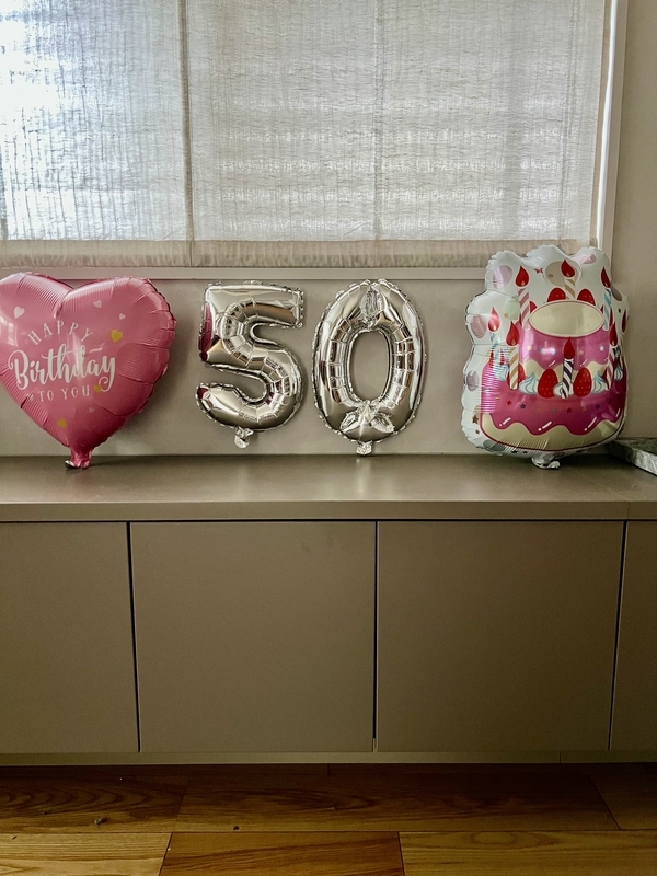 誕生日の数字の飾り付けがしてある様子