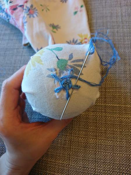 穴の開いた子供のお気に入りズボン お花の刺繍でお直ししてみました あさひ 捨てなくていい片付け