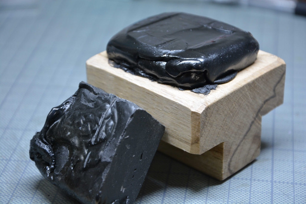 ゼロから始める彫金講座 ~道具紹介:槌・ヤニ編~ - 朝白屋日記 ゼロから始める彫金講座 ~道具紹介:槌・ヤニ編~ - 朝白屋日記