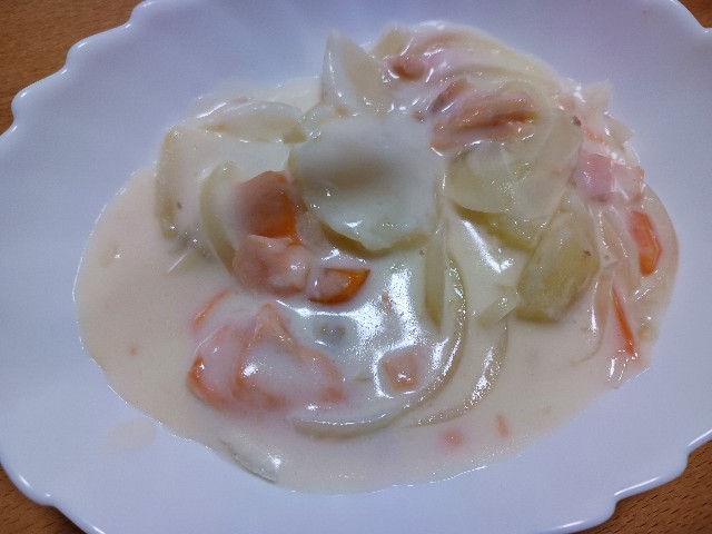 ルウなし鮭のクリームシチュー_盛り付け