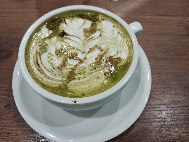 ミリタリーラテを実際に飲んだ味の感想は？ヘーゼルナッツラテと飲み比べ！