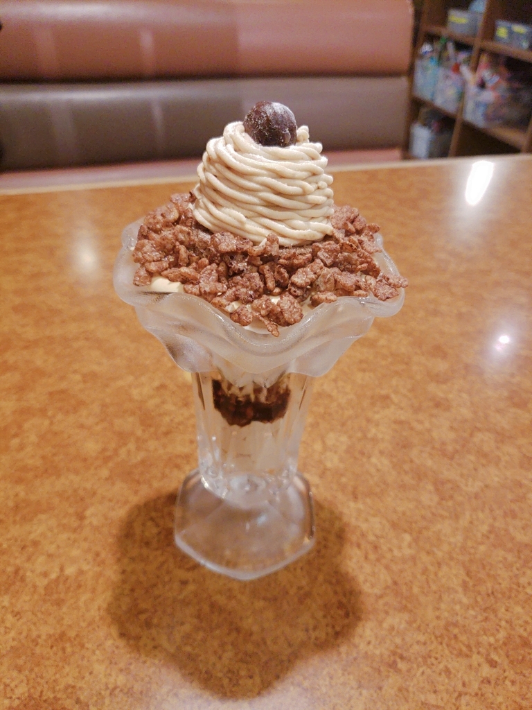 びっくりドンキーモンブランパフェ!甘いもの好きな方にオススメ