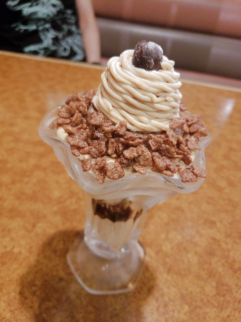 びっくりドンキーモンブランパフェ!甘いもの好きな方にオススメ