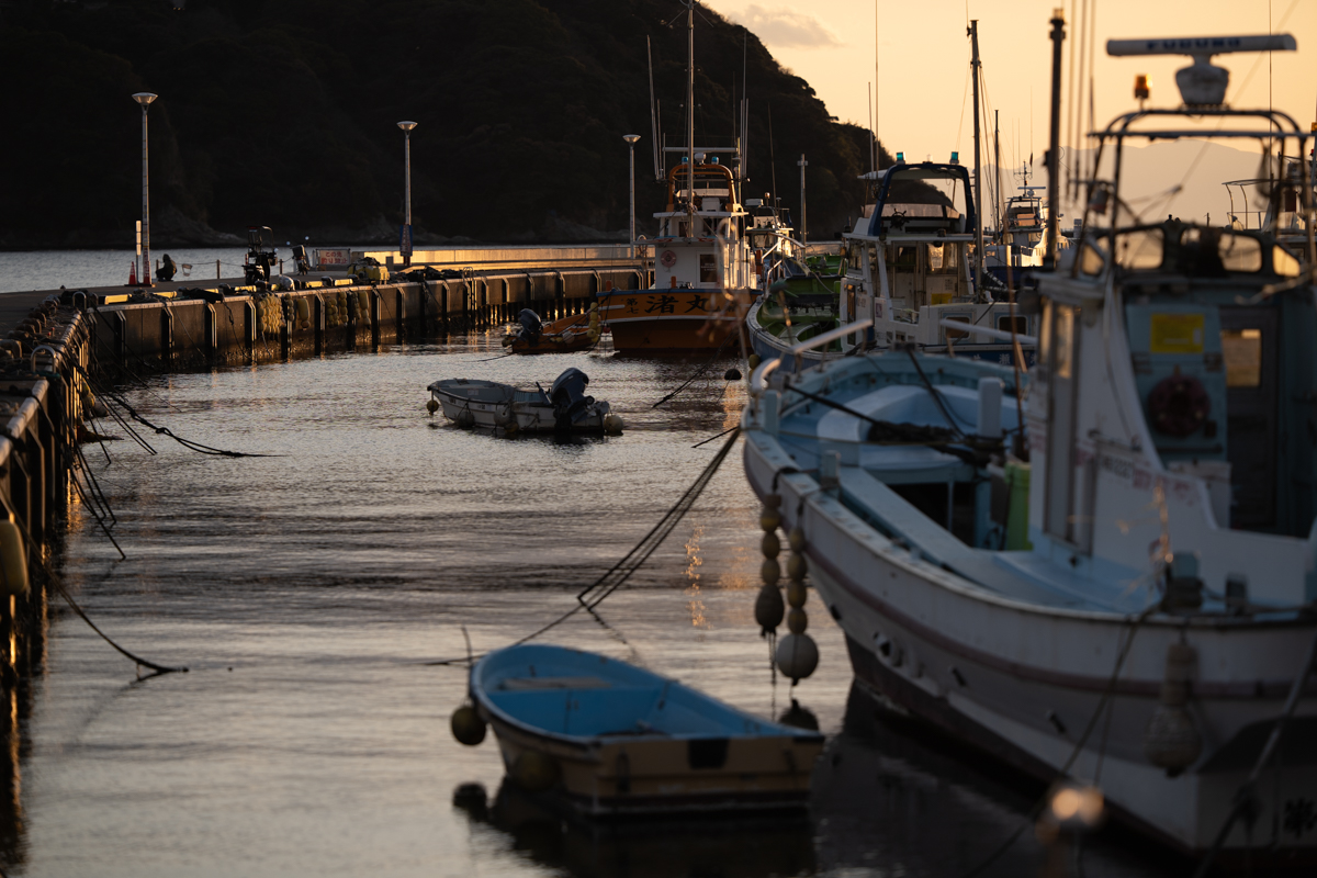 夕焼けに染まる港 湘南・片瀬漁港 - アスタのフォトログ