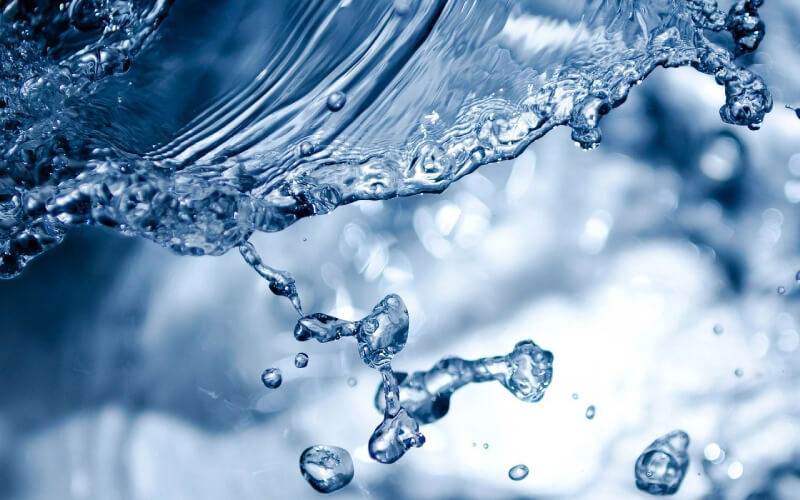 水