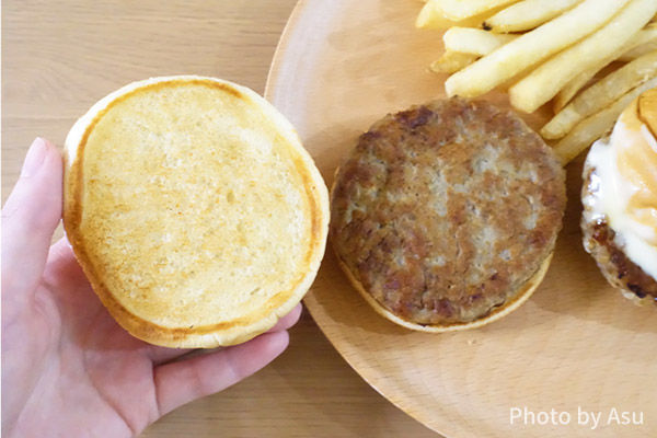 ハンバーガーのケチャップ抜きの写真