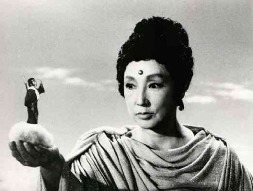 高峰三枝子にお釈迦様演ってもらおうとか、どうやったら思いつくの……？