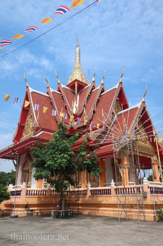39番 聖糸で埋め尽くされた御本堂に注目！のお寺 - タイのお寺に魅せ