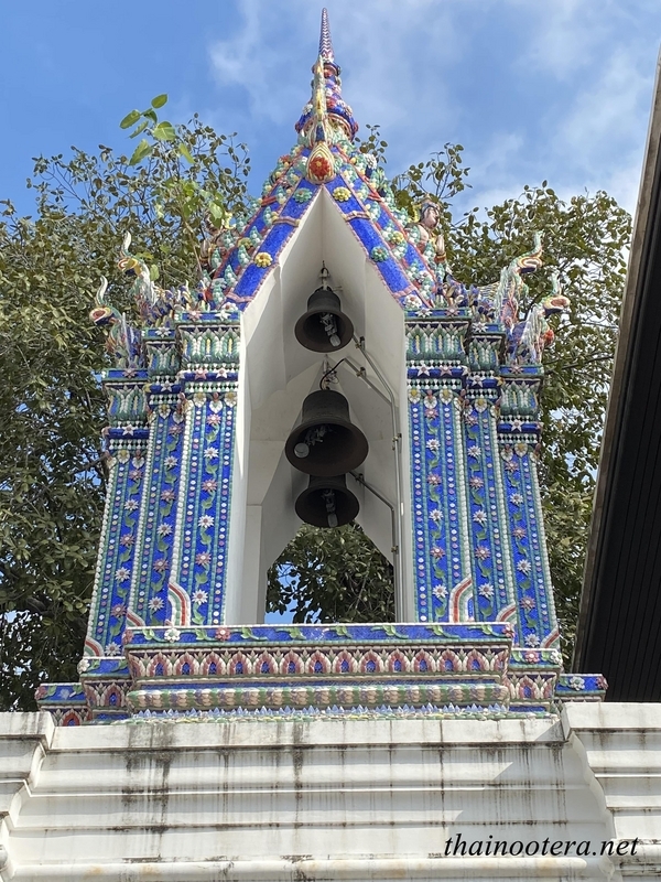 タイ寺院　釣鐘　鐘 鐘を鳴らしながら登る「ワット・サケット」からバンコクの街を