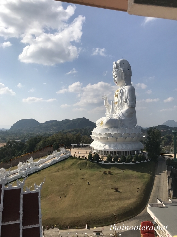 55番 丘の上に鎮座する巨大観音様のお寺（前編） - タイのお寺に魅せ 