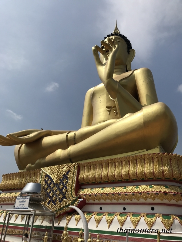 ブッダの台座に思いを込めて… - タイのお寺に魅せられて ～タイ百寺