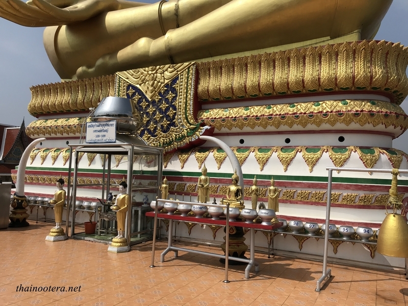 ブッダの台座に思いを込めて… - タイのお寺に魅せられて ～タイ百寺