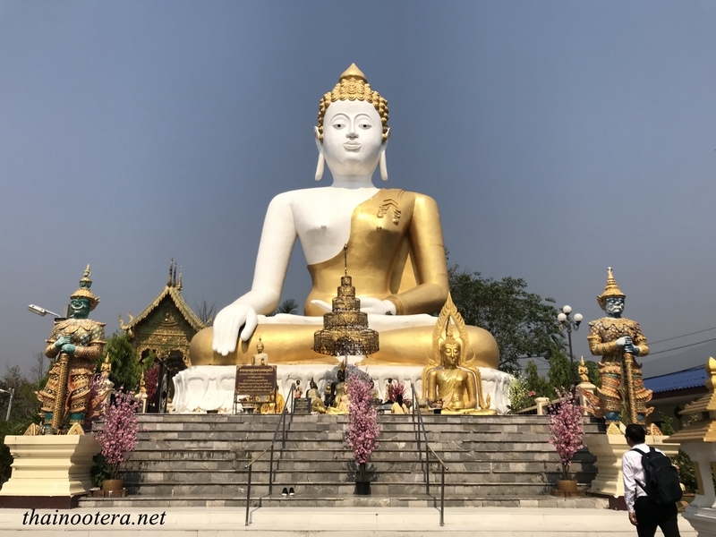 ブッダの台座に思いを込めて… - タイのお寺に魅せられて ～タイ百寺