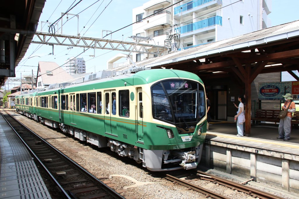 江ノ電700形デビュー 撮りに行く 最後は江の島駅でしめる - ローカル線