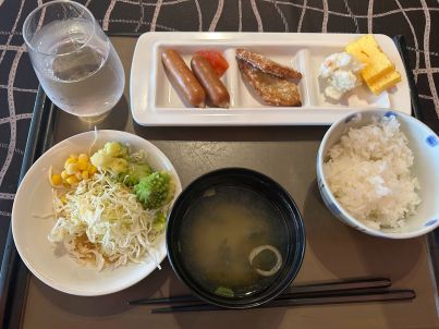 バイキングの朝食。手始めはこのぐらい