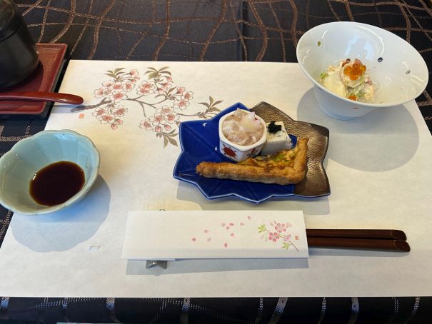 前菜はトリュフフロマージュ、甘海老酒粕和、ラタトゥイユキッシュ。アミューズは北寄貝サラダ