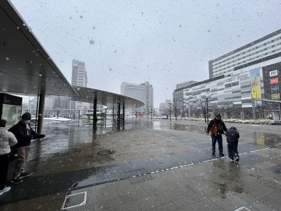 富山駅前。随分と新しい建物が増えた