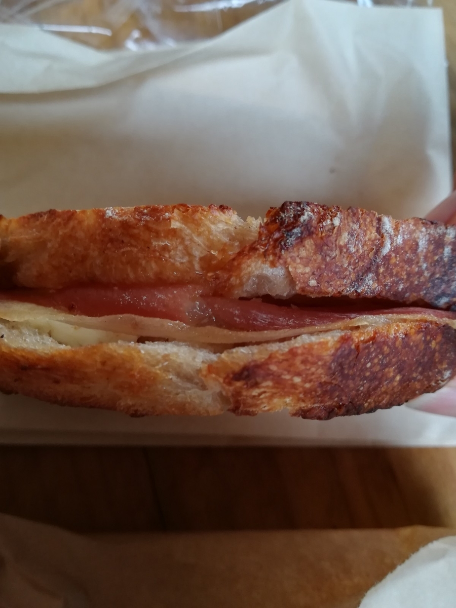 生ハムとクリームチーズのサンド