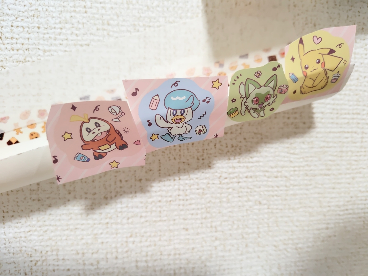 ポケモンの紙で飾り付けしました