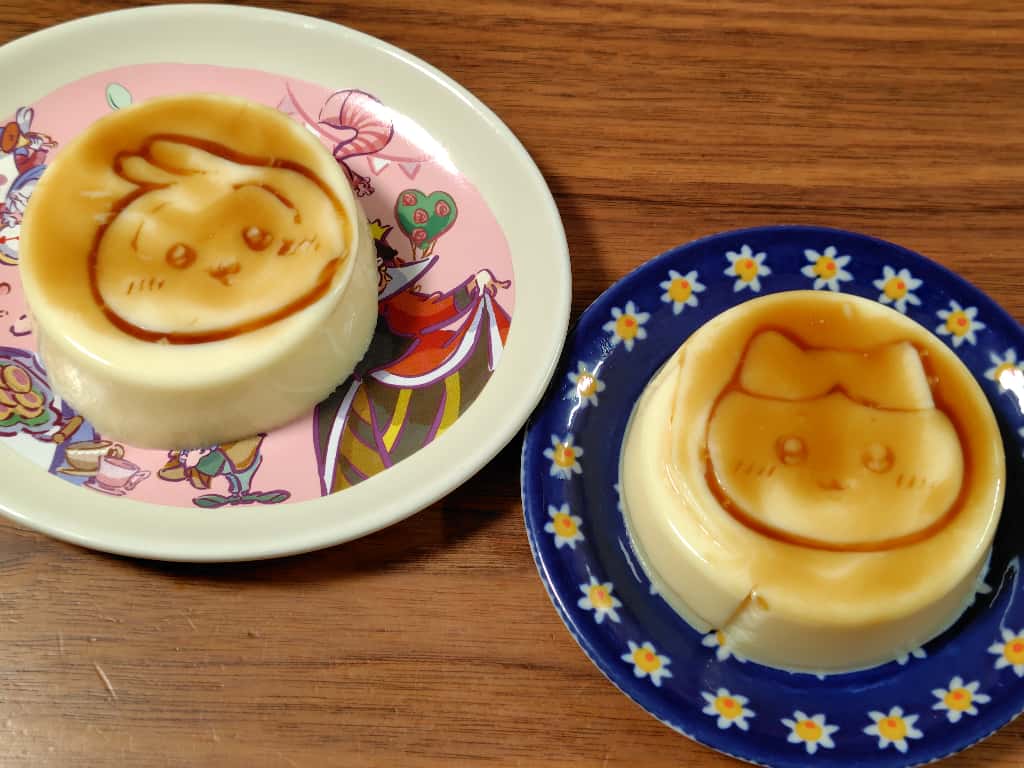 うさぎとハチワレのプリン