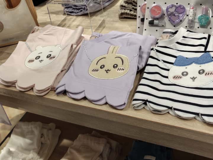 ちいかわプティマインコラボポシェット半袖風Tシャツのカラーバリエーション