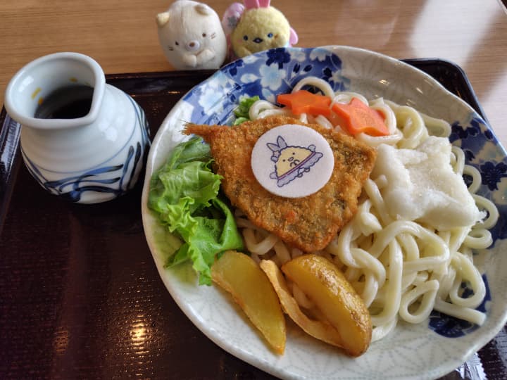 すみっコぐらし駅そばコラボあじふらいのしっぽうどんそば