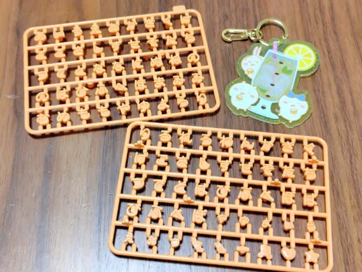 ちいかわパチパチデコネームのネームプレートと文字パーツ
