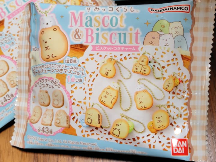 すみっコぐらしビスケットつきチャームのパッケージ