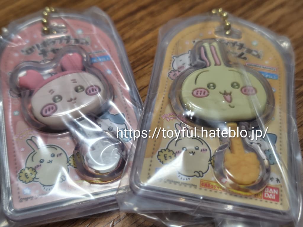 ちいかわミニチュアチョコチャーム&チョコスナック　チャームのうさぎと古本屋(かにちゃん)