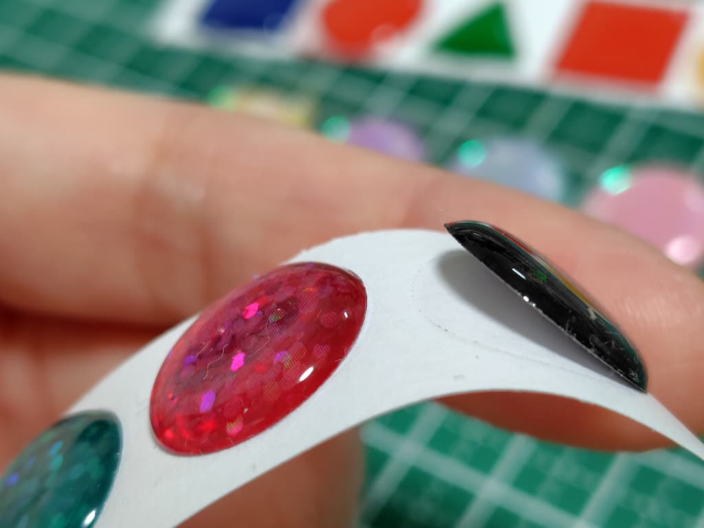 おはじき風シールの作り方　シールからレジンが剥がれるかと思ったけど、大丈夫でした！