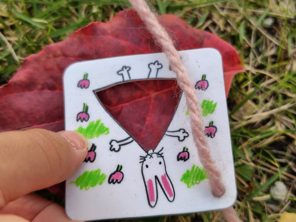 100均材料で作る「わたしのワンピースキーホルダー」いつものお散歩が