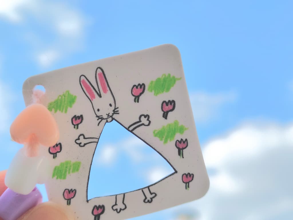 100均材料で作る「わたしのワンピースキーホルダー」いつものお散歩が