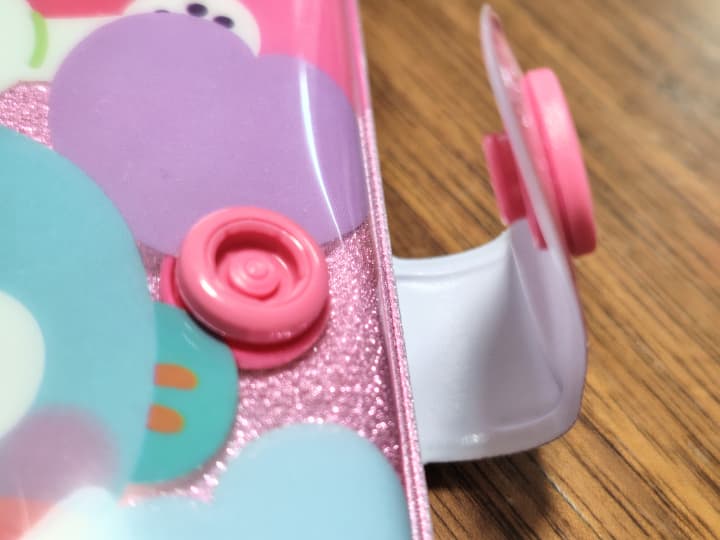 サンリオ シール帳 レビュー スナップボタンで簡単に開閉できます