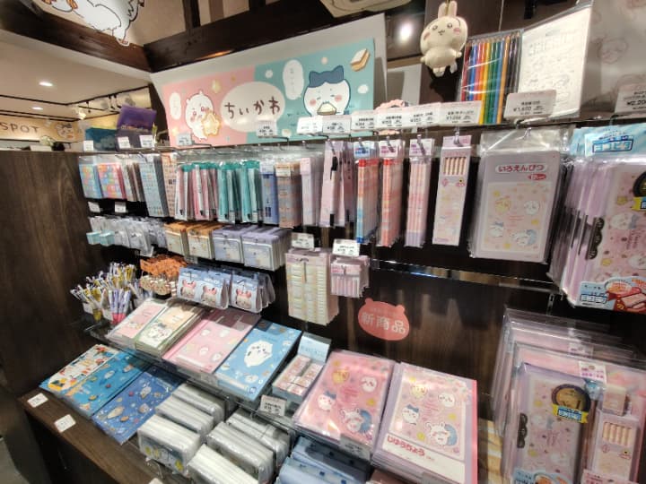 ちいかわもぐもぐ本舗　店内のグッズ