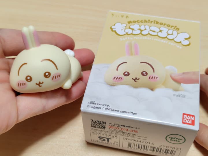 もっちりころりん　ちいかわ　手に乗せたサイズ感