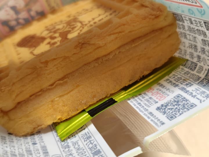 ちいかわ わっふれ～む2の袋を開けた中身の写真。シールは別袋に入っています。
