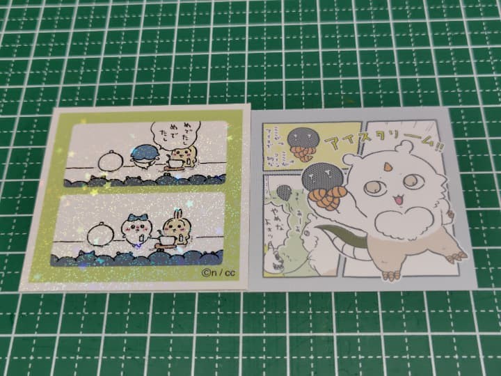 ちいかわシールコレクションとちいかわわっふれ～む2のシールの大きさ比較画像