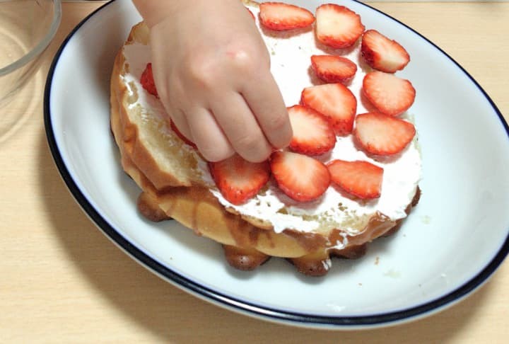 ちいかわケーキの中身はたっぷりのいちごです。