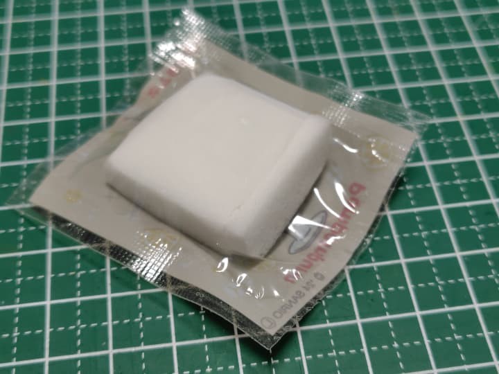 メラミンスポンジを袋の中に入れてみた様子です