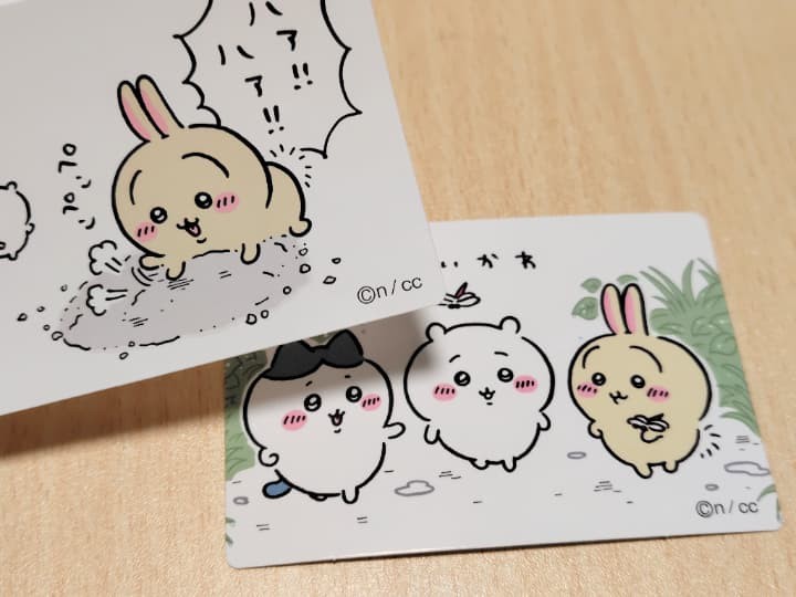 ちいかわフィッシュソーセージ第3弾のシールカードをめくってみた様子