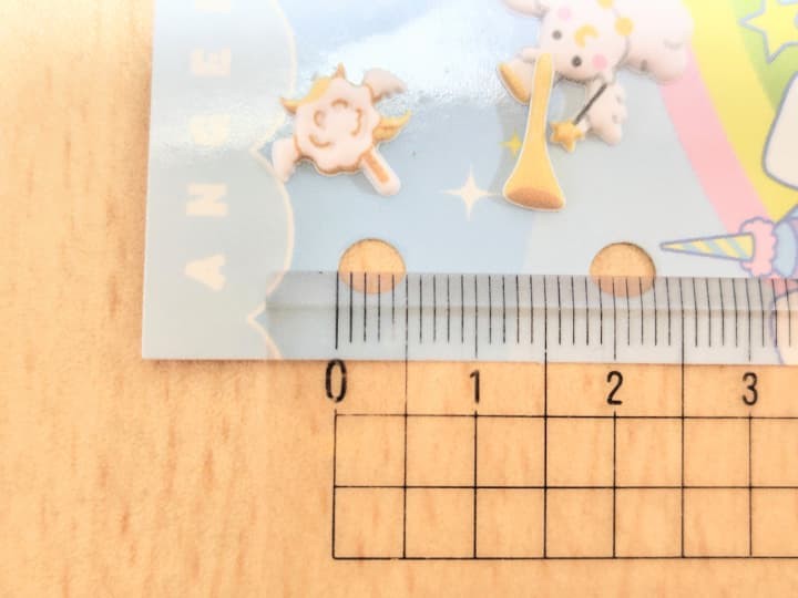 たまもりしーるリフィルの穴のサイズ：直径 約5mm