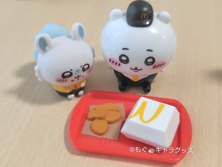 ハッピーセットちいかわとココスちいかわコラボの人形を並べてサイズを比較してみた画像