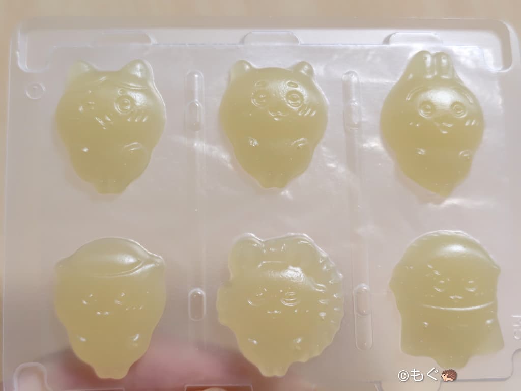 ちいかわグミ むちゃうまヨーグルト味のグミトレーの形 ちいかわ、ハチワレ、うさぎ、くりまんじゅう、モモンガ、ラッコ