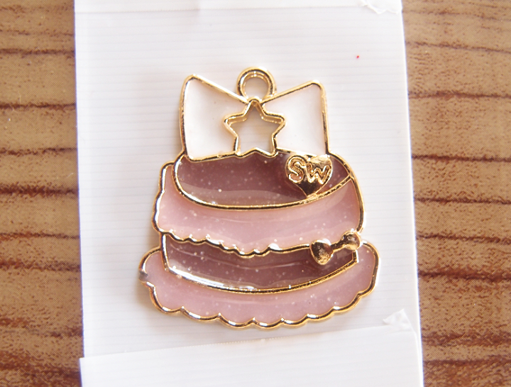 Uvレジンでいちごチョコケーキのキーホルダーを作ってみた Uvレジン店員が教えるハンドメイド作品の作り方 あとりえほのかブログ