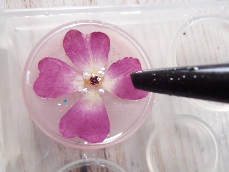 UVレジン作り方】バラの花びらヘアゴムの作り方 - UVレジン店員が